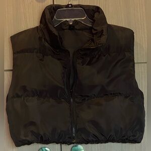NWOT Black Puffer Cropped Vest Medium